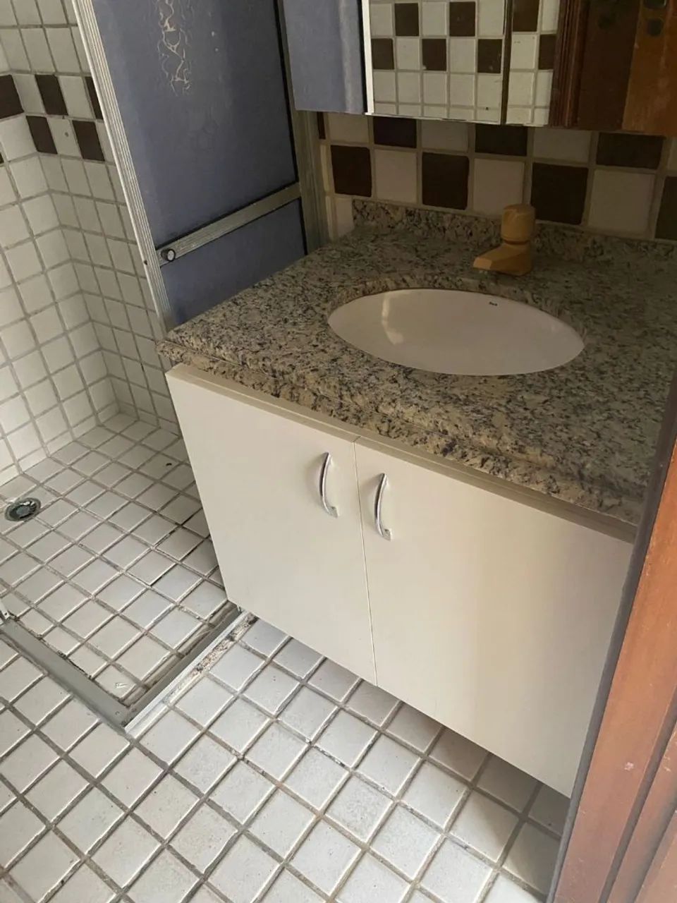 Balcão com armário 