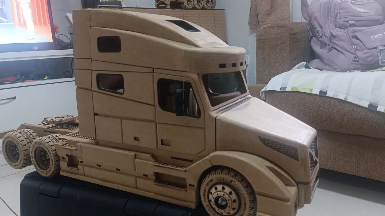 Caminhão MDF miniatura escala 1 14