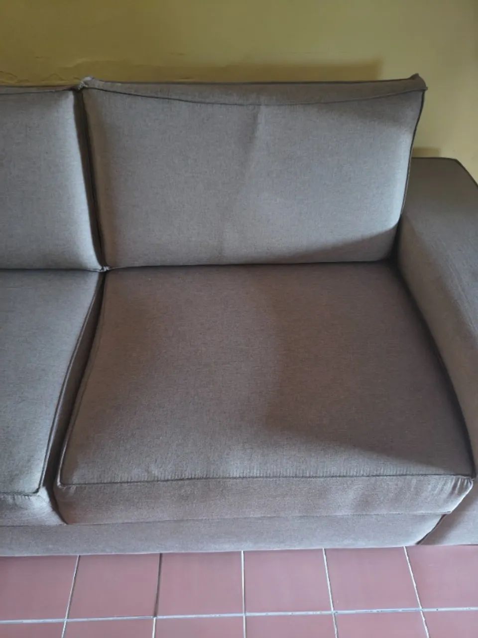 Vendo sofá de 2 lugares seminovo - Foto 3