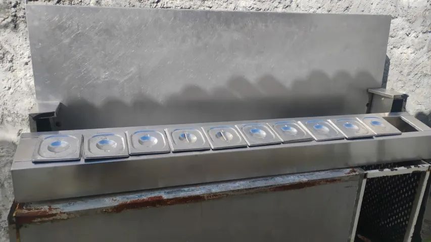 Aço inox 304. Tampo de mesa e cubas para manipulação. Medidas: 1,90mx67cm.