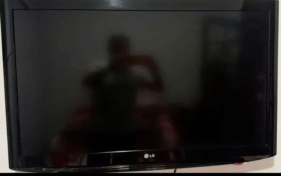 TV LG 42 Polegadas 42LH30FR Quebrada - Oportunidade de Reparo