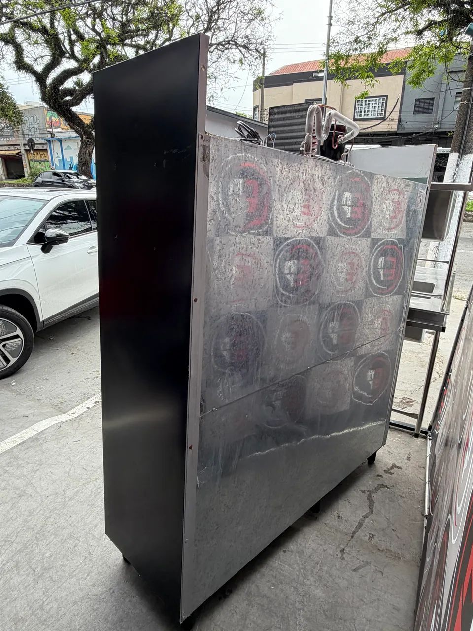 VENDO UMA GELADEIRA EXPOSITORA 3 PORTAS KOFISA SEMI NOVA