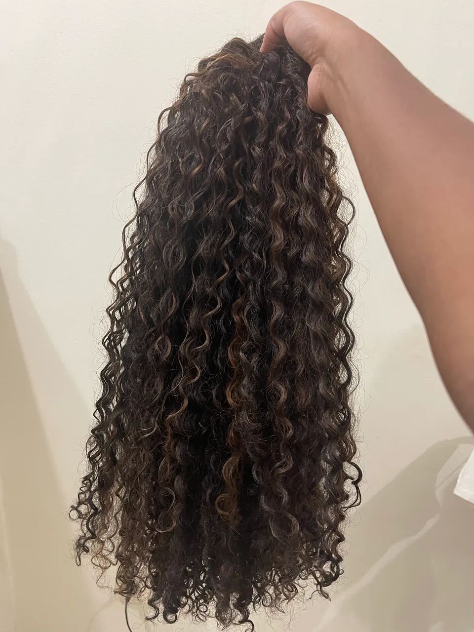 Wig cacheada 