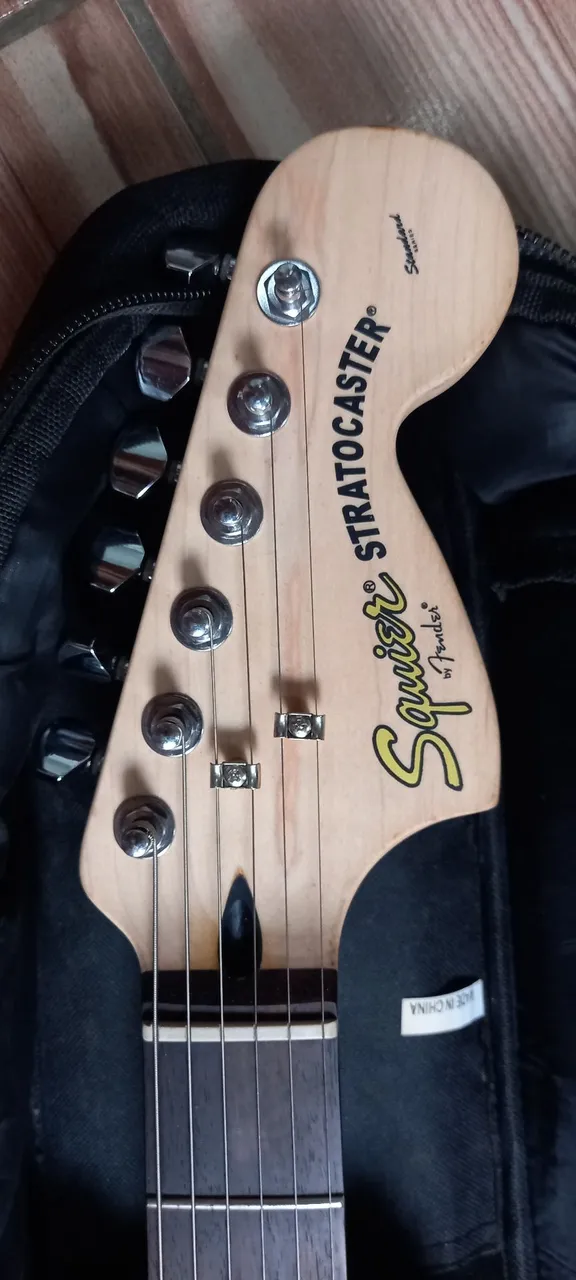 squier stratocaster standard