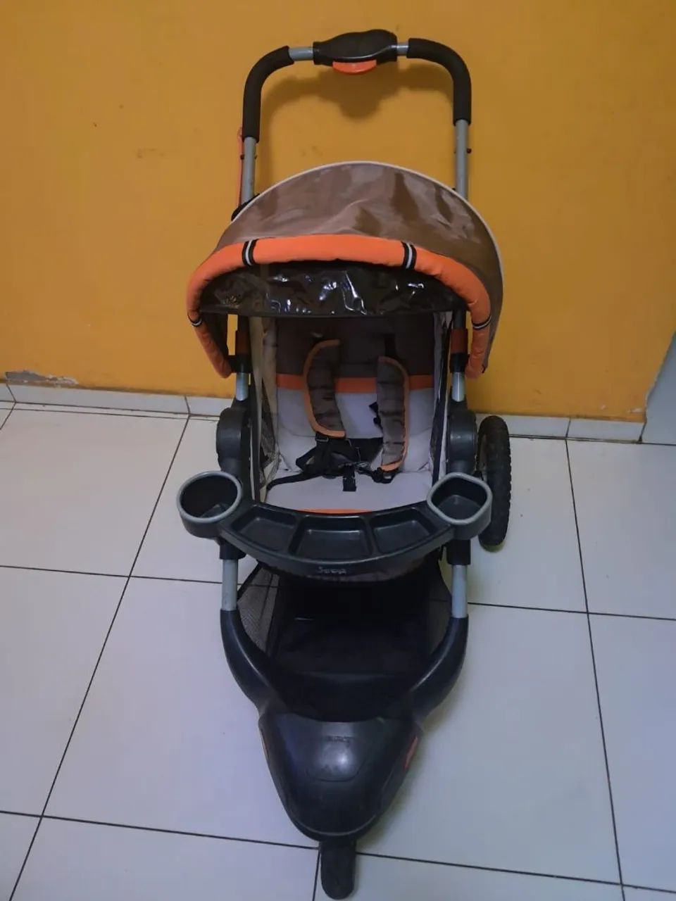 Carrinho de bebê jeep bem conservado  - Foto 3