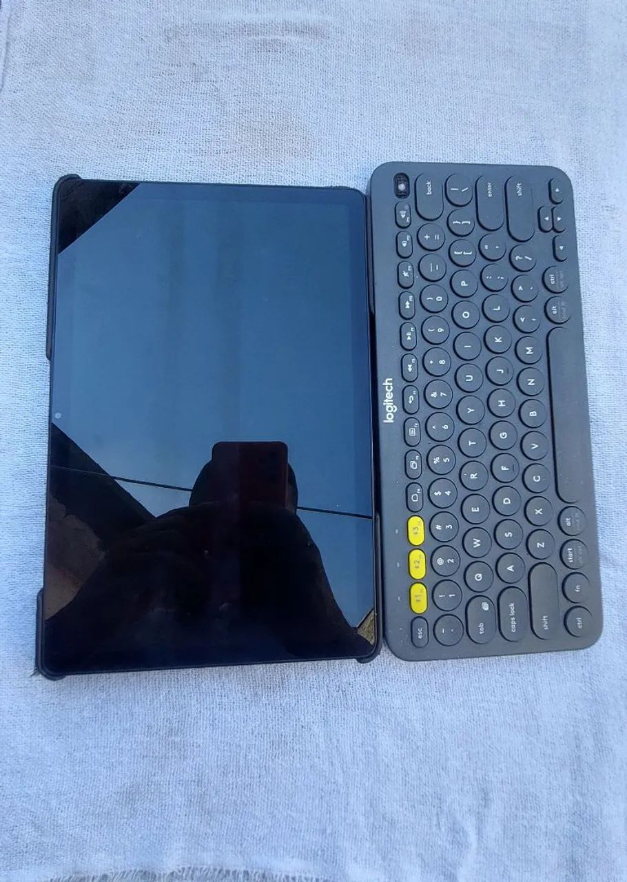 Samsung Galaxy A9+ com teclado e capa incluso  - Foto 2