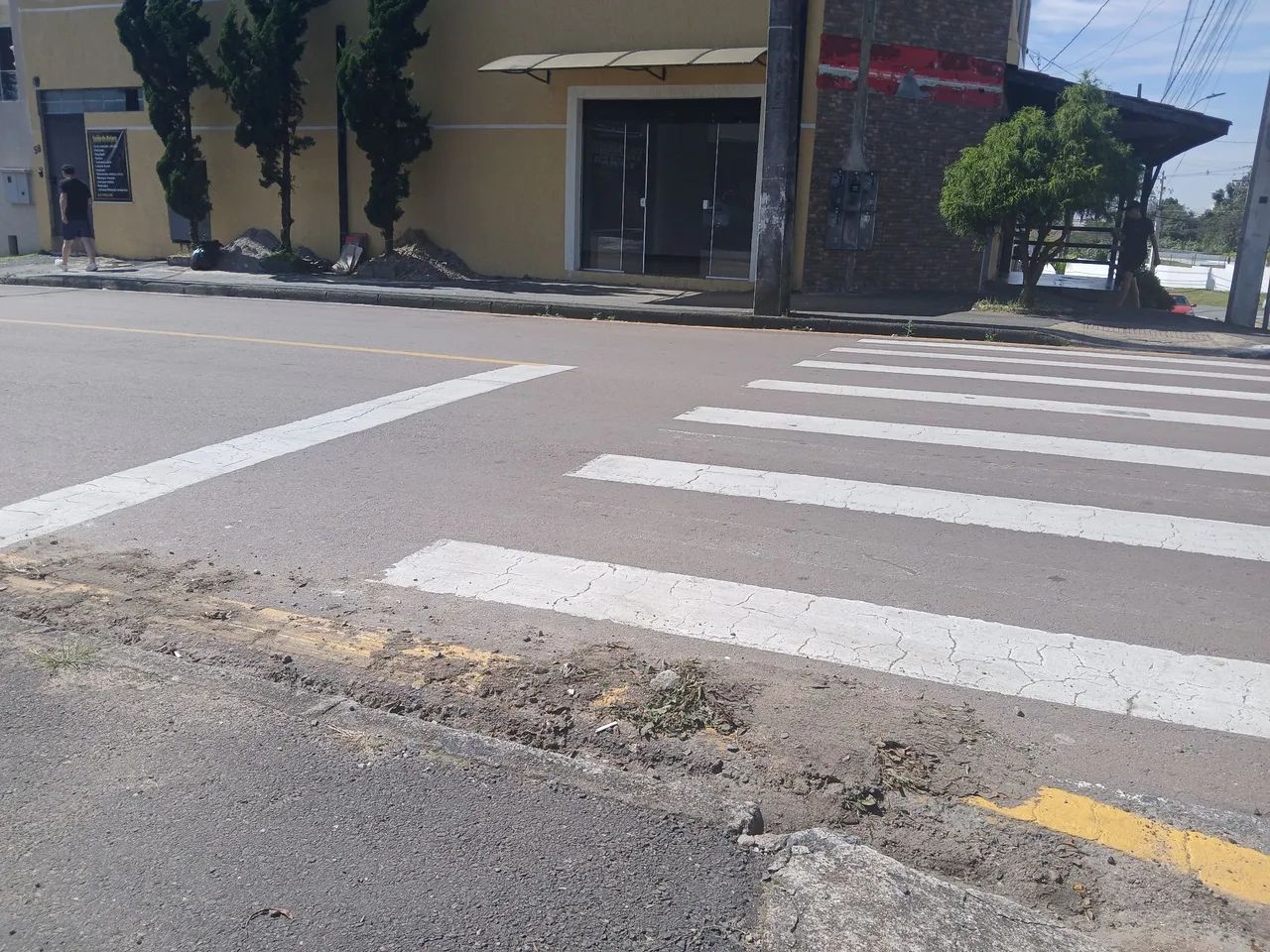 Alugo ponto comercial em Araucária 