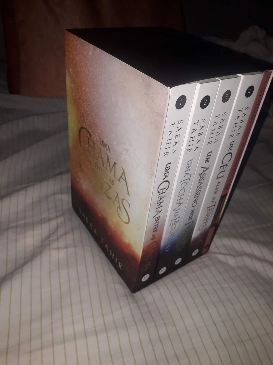Box Uma Chama Entre as Cinzas+HQ Extra
