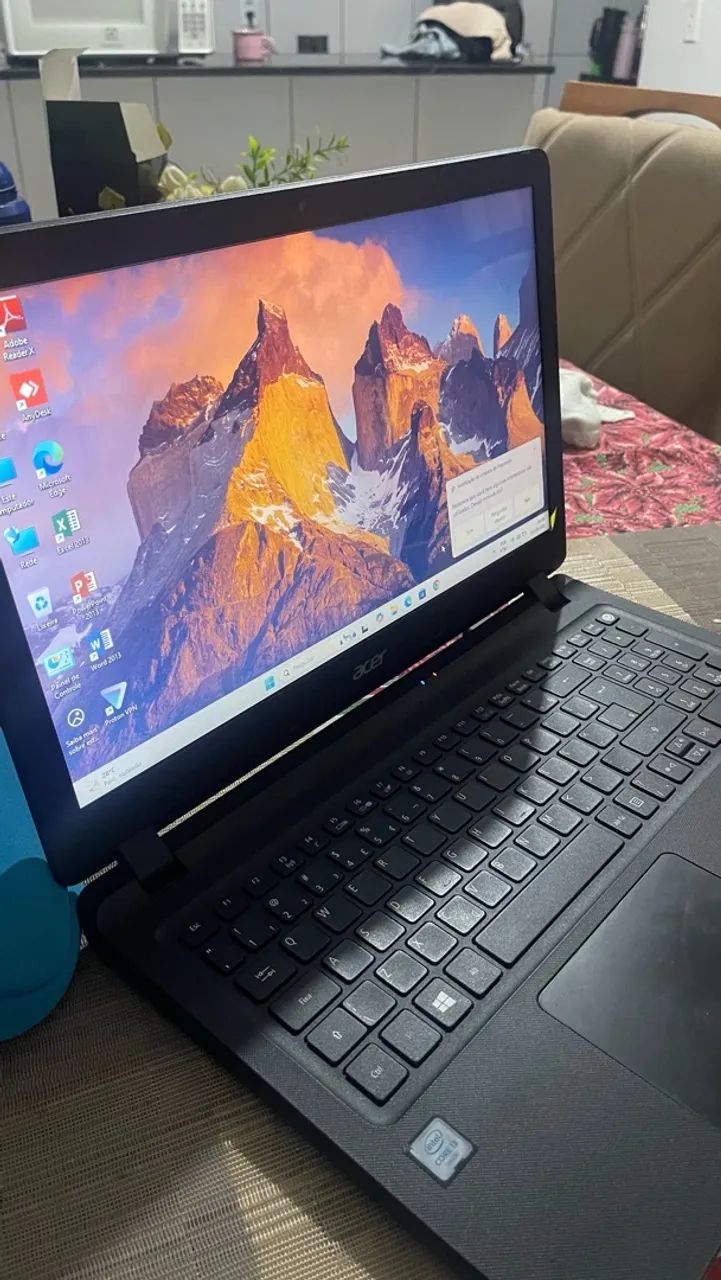 Vende-se notebook Acer funcionando perfeitamente.