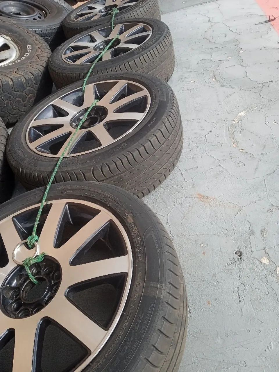 Vendo roda aro 17 mutifuros  - Foto 2