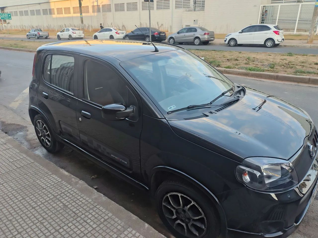 Fiat Uno Sporting 1.4 EVO Fire Flex 8V 4P 2012 - Foto 3