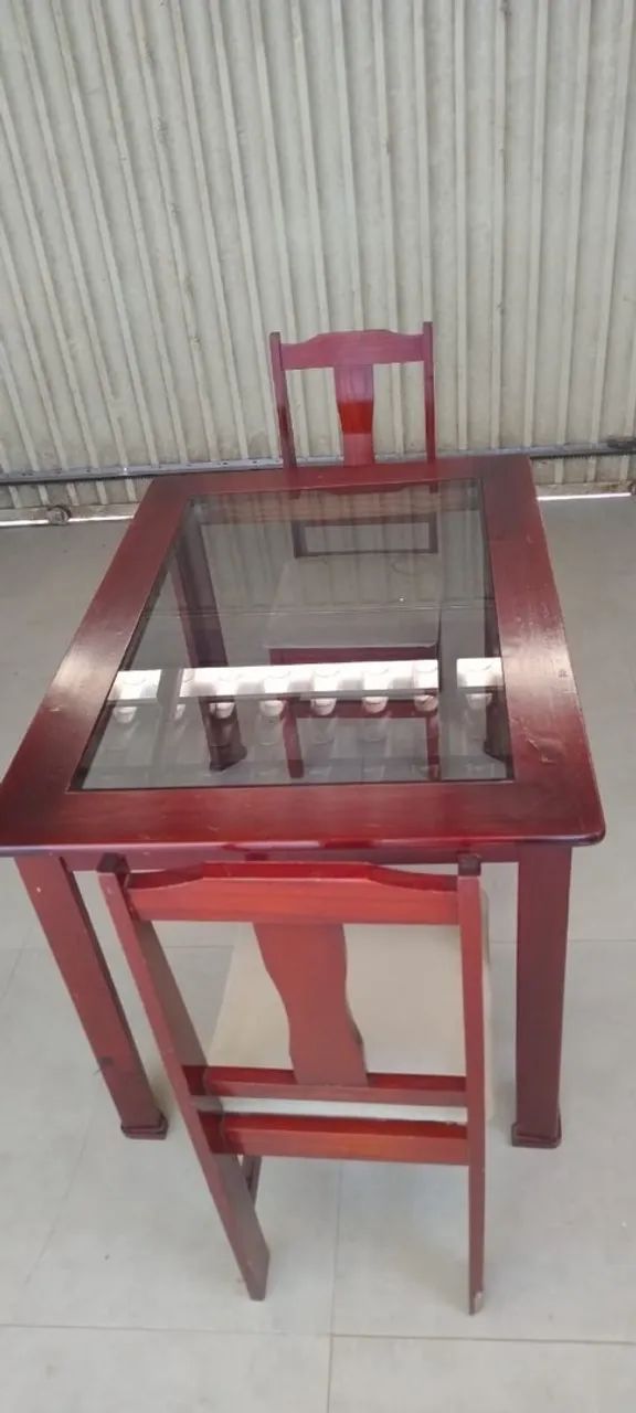Mesa com tampo de vidro 
