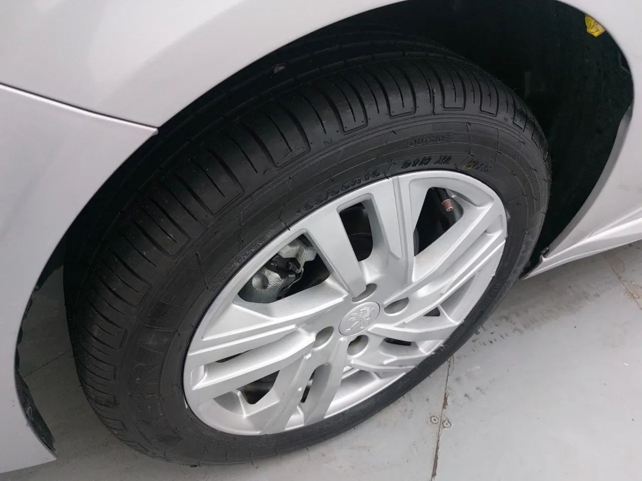 Peugeot 208 Active 1.6 Flex 16V 5p Aut., foto 12 de 18