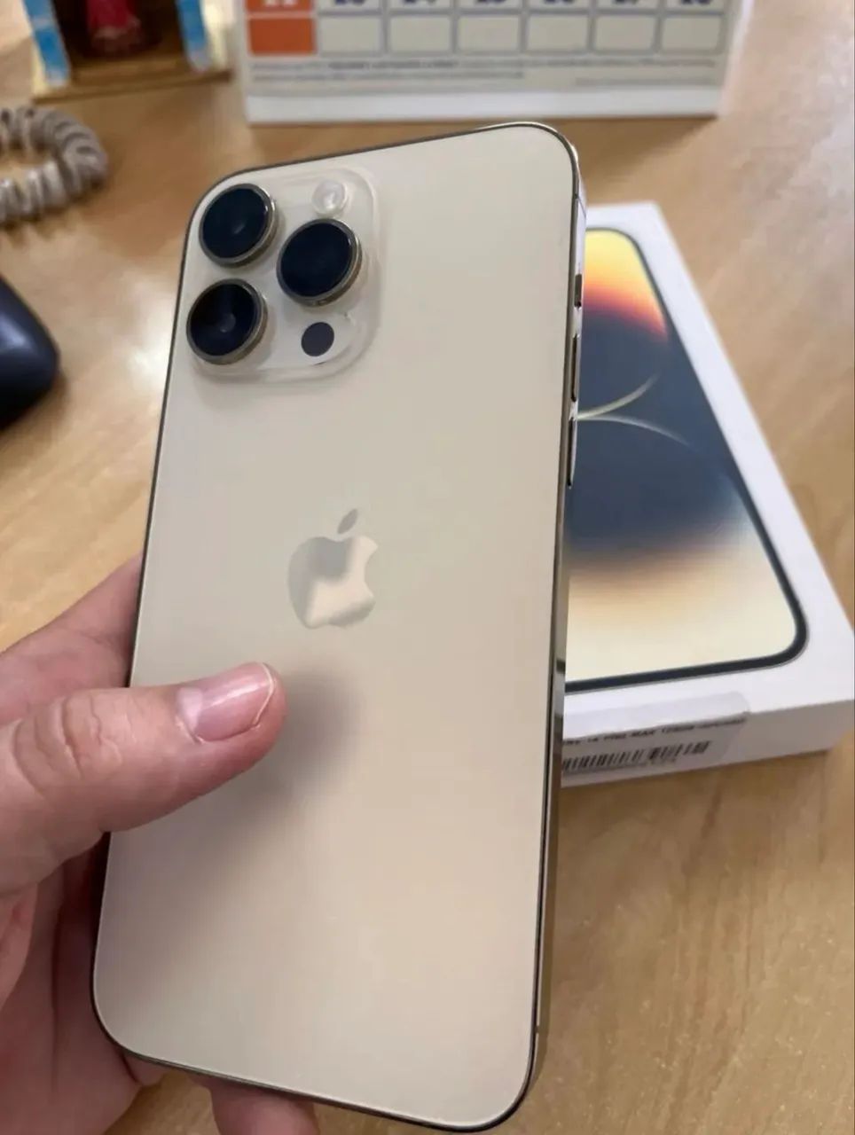 iPhone 14 Pro Max 256gb gold impecável - Celulares e Smartphones