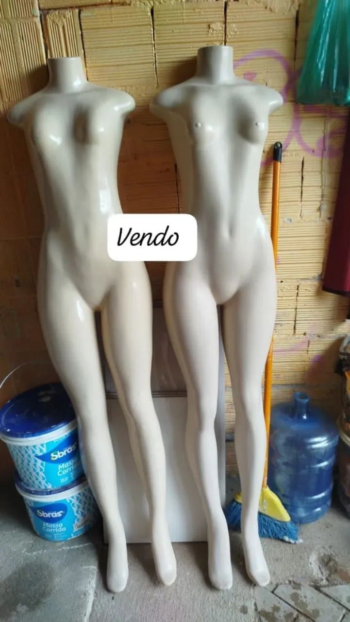 Vitrine com base e dois manequins  - Foto 2