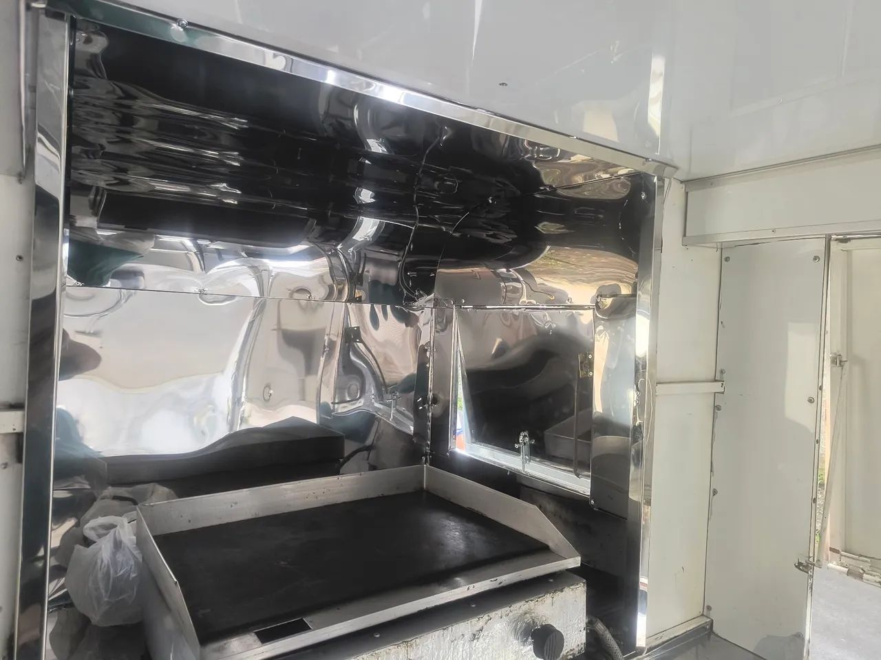 Food Truck - Saveiro insento de IPVA .
