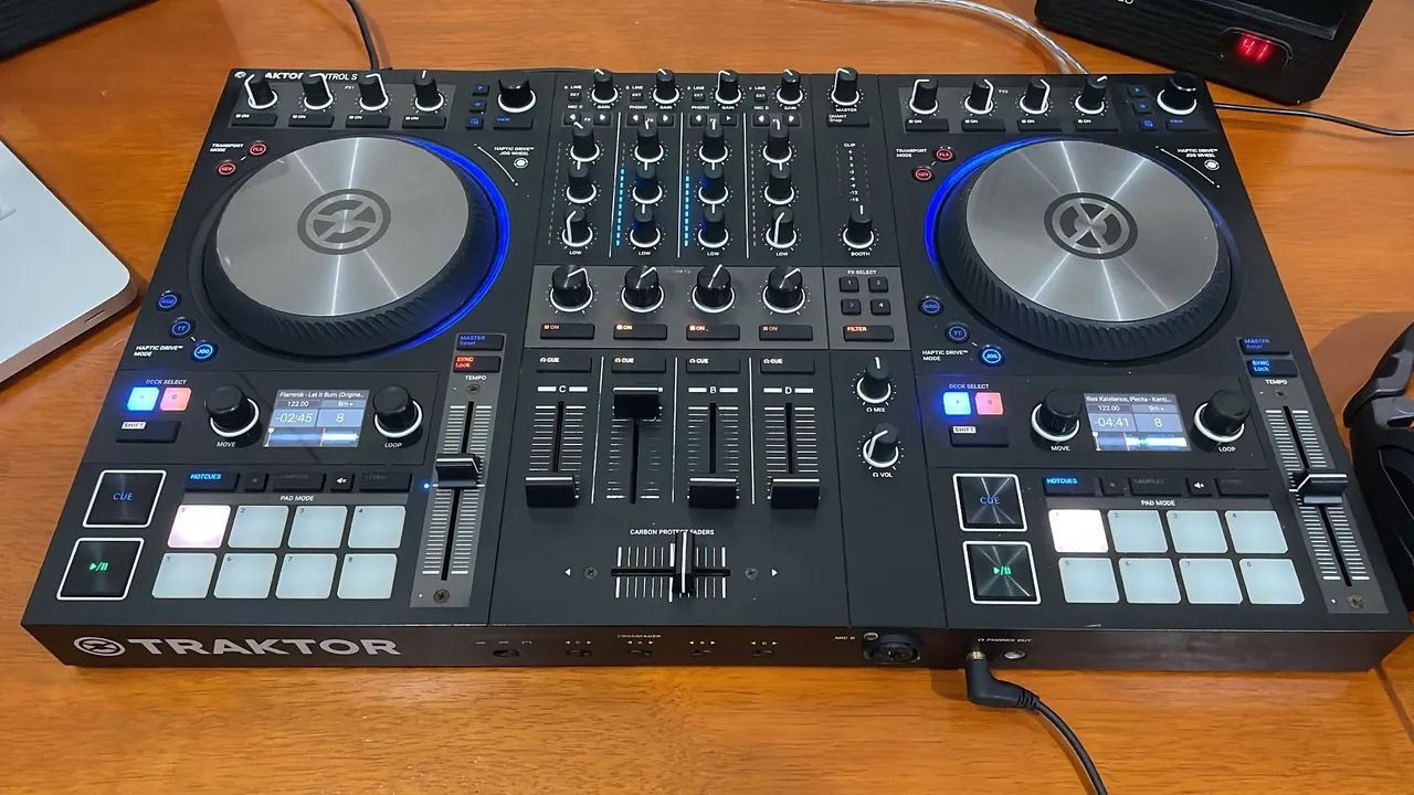 CONTROLADORA DJ TRAKTOR S4 MK3