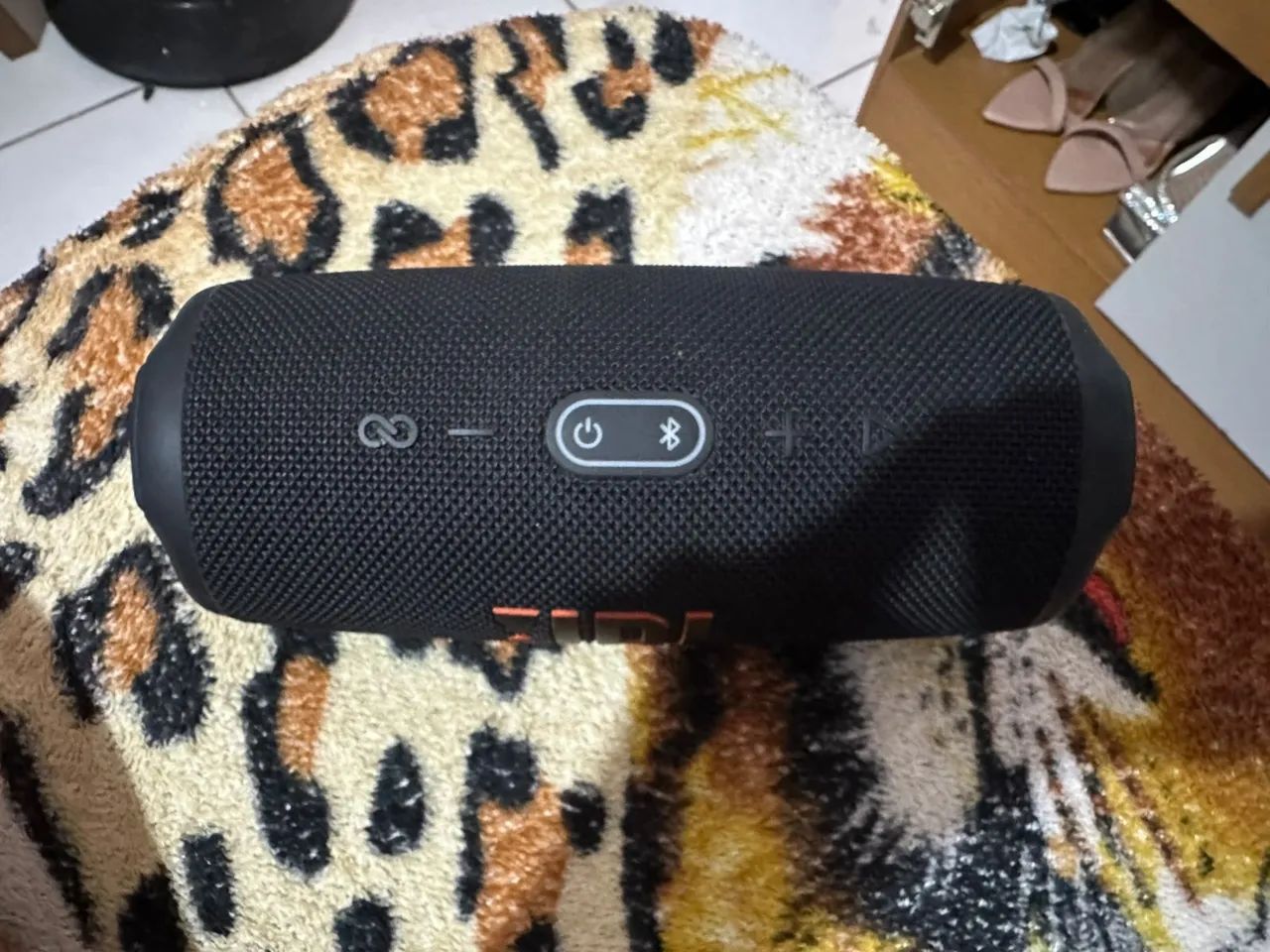 Caixa de som JBL seminova original  - Foto 3