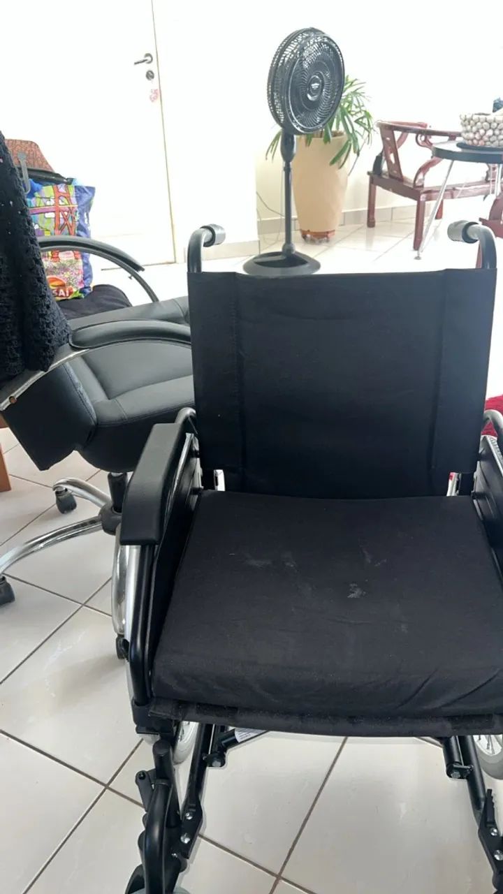 Cadeira de rodas nova - Foto 2