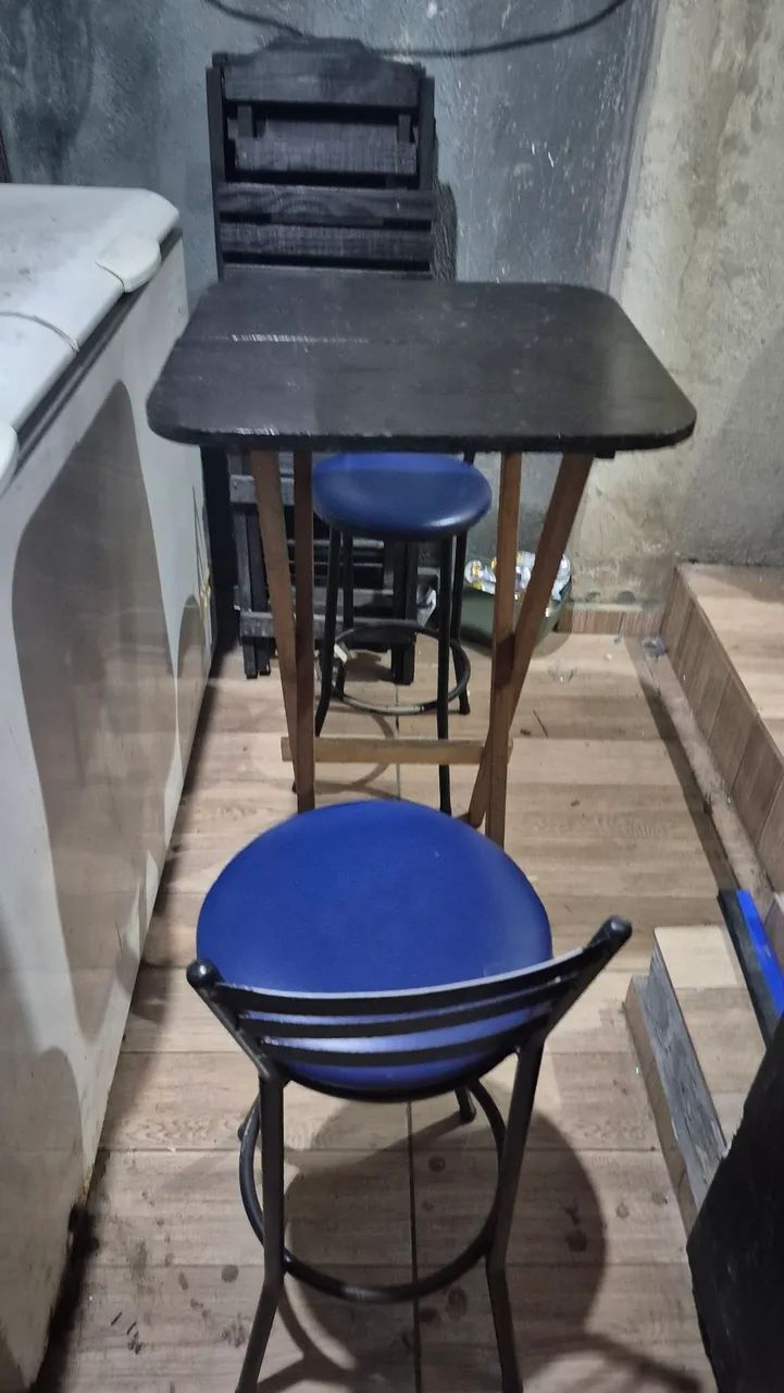 Vendo Jogo de mesas e cadeiras para bares. - Foto 4