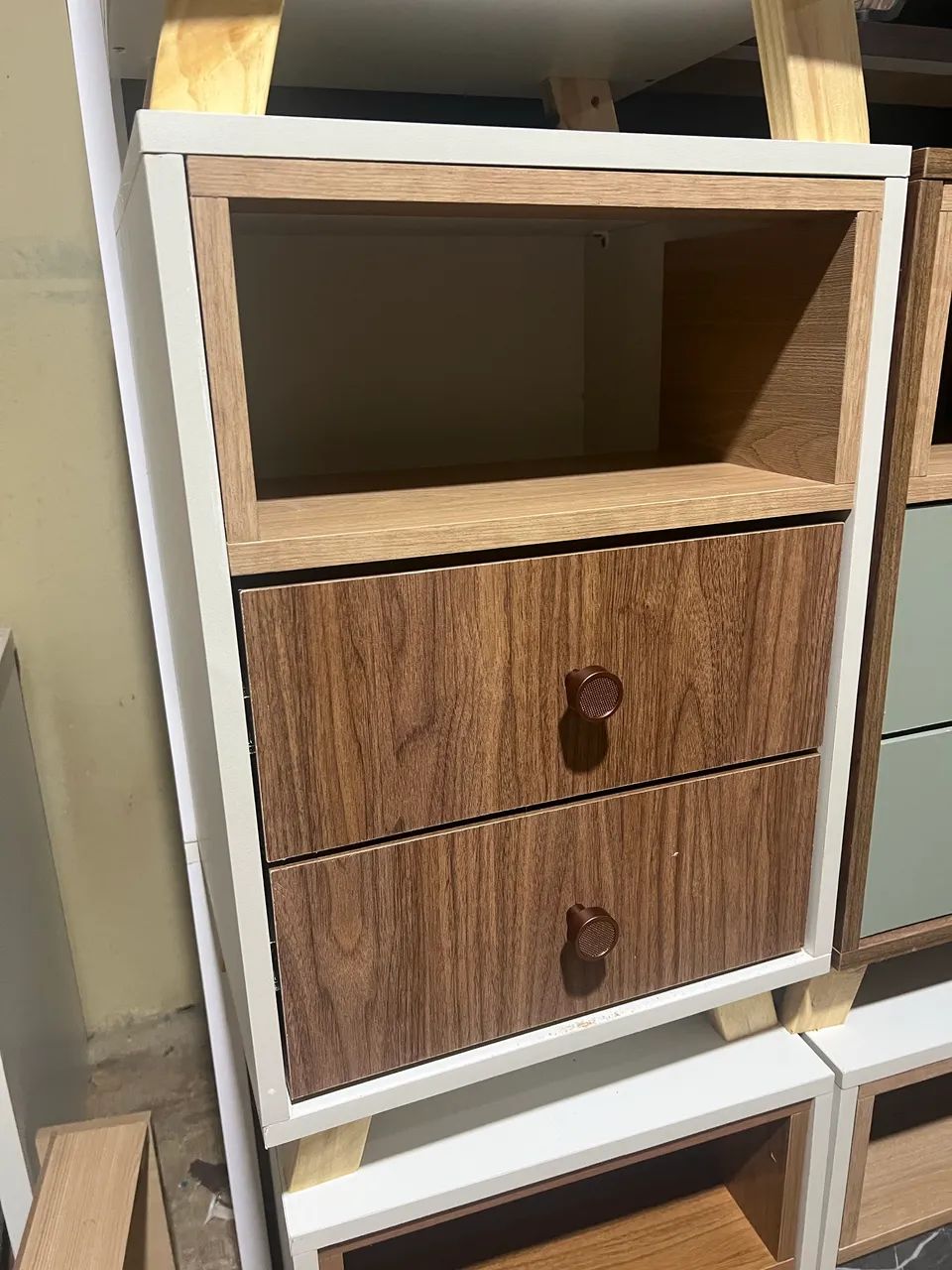 Mesa de cabeceira moderna 