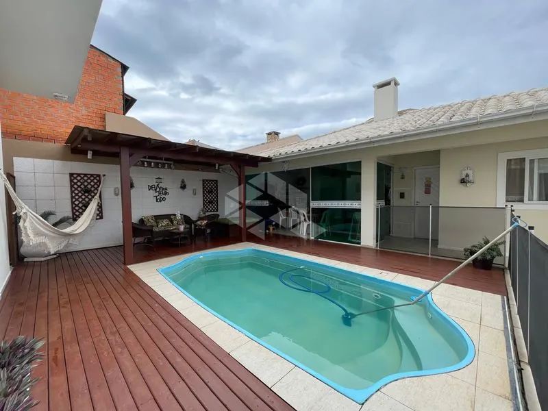 Casa de 3 quartos (1 Suíte) com Piscina, Edícula e 310m² - Carianos, Florianópolis - Foto 4