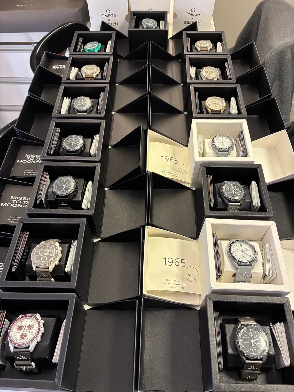 Omega x Swatch Mission To Mercury - Smartwatches - Canoinhas