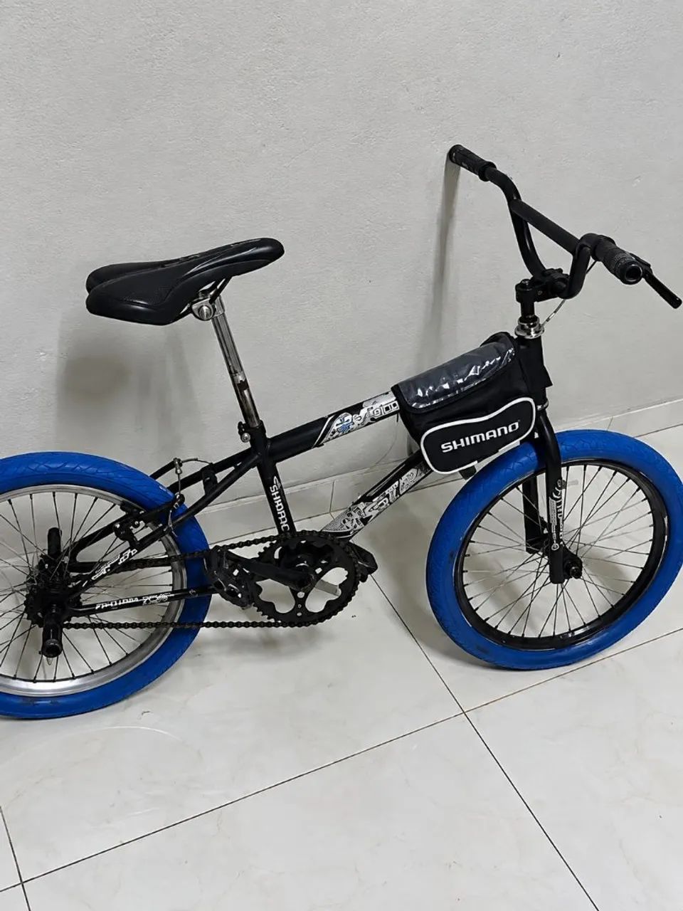 Bicicleta BMX.