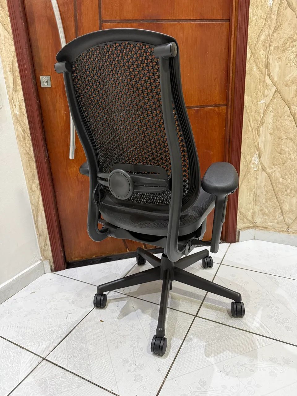 cadeira herman miller celle versão completa  - Foto 5