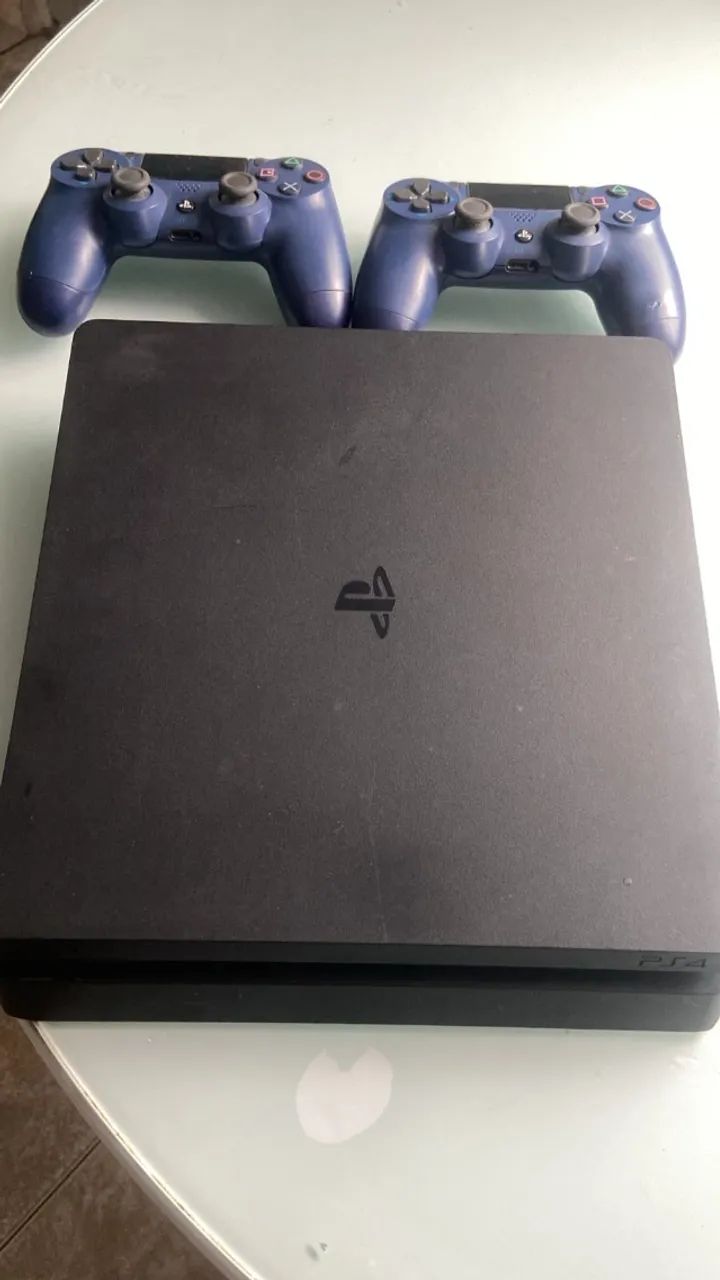 PS4 com 2 controles e 2 mídias físicas. Pouco usado 