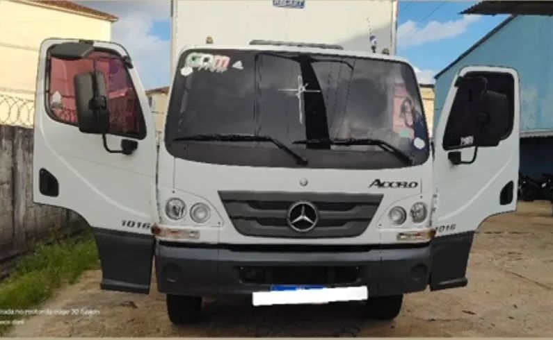 Vendo MB ACCELO 4X2 - Foto 2
