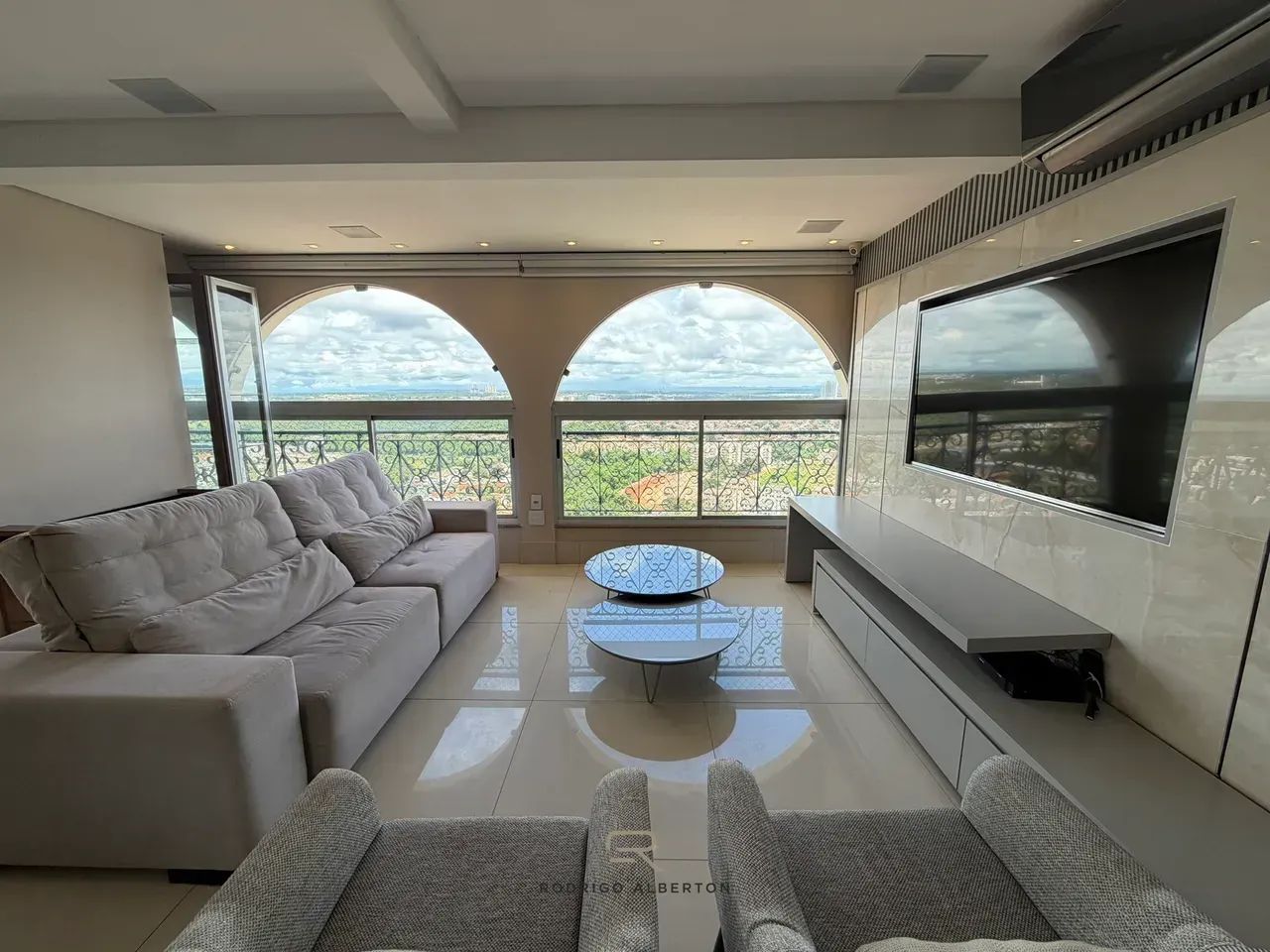 Cobertura Mobiliada e Decorada, com Jacuzzi e Vista privilegiada. R$ 1.790Mi - Foto 2