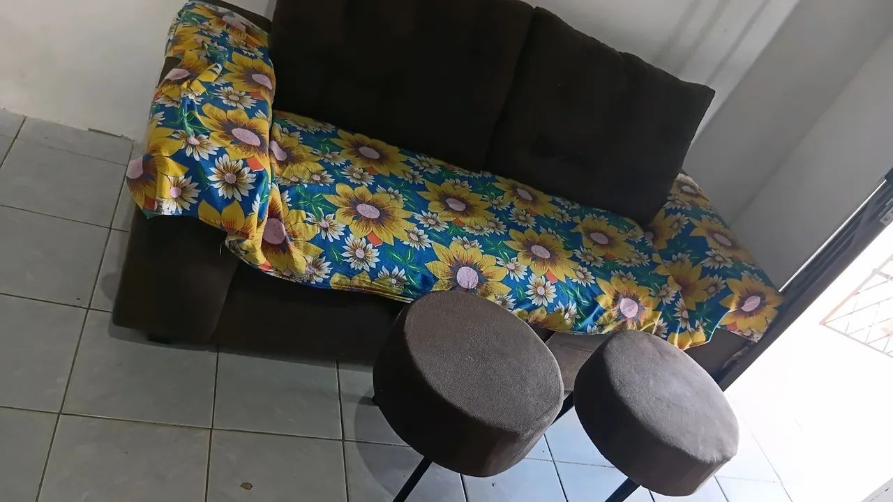 Sof á de 3 lugares com 2 puf  - Foto 2