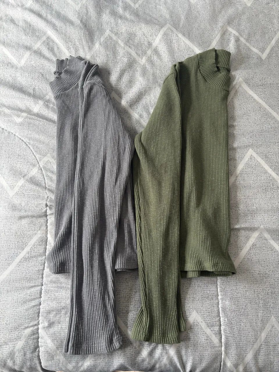 2 Blusas caneladas | Tam M | Verde e Cinza 