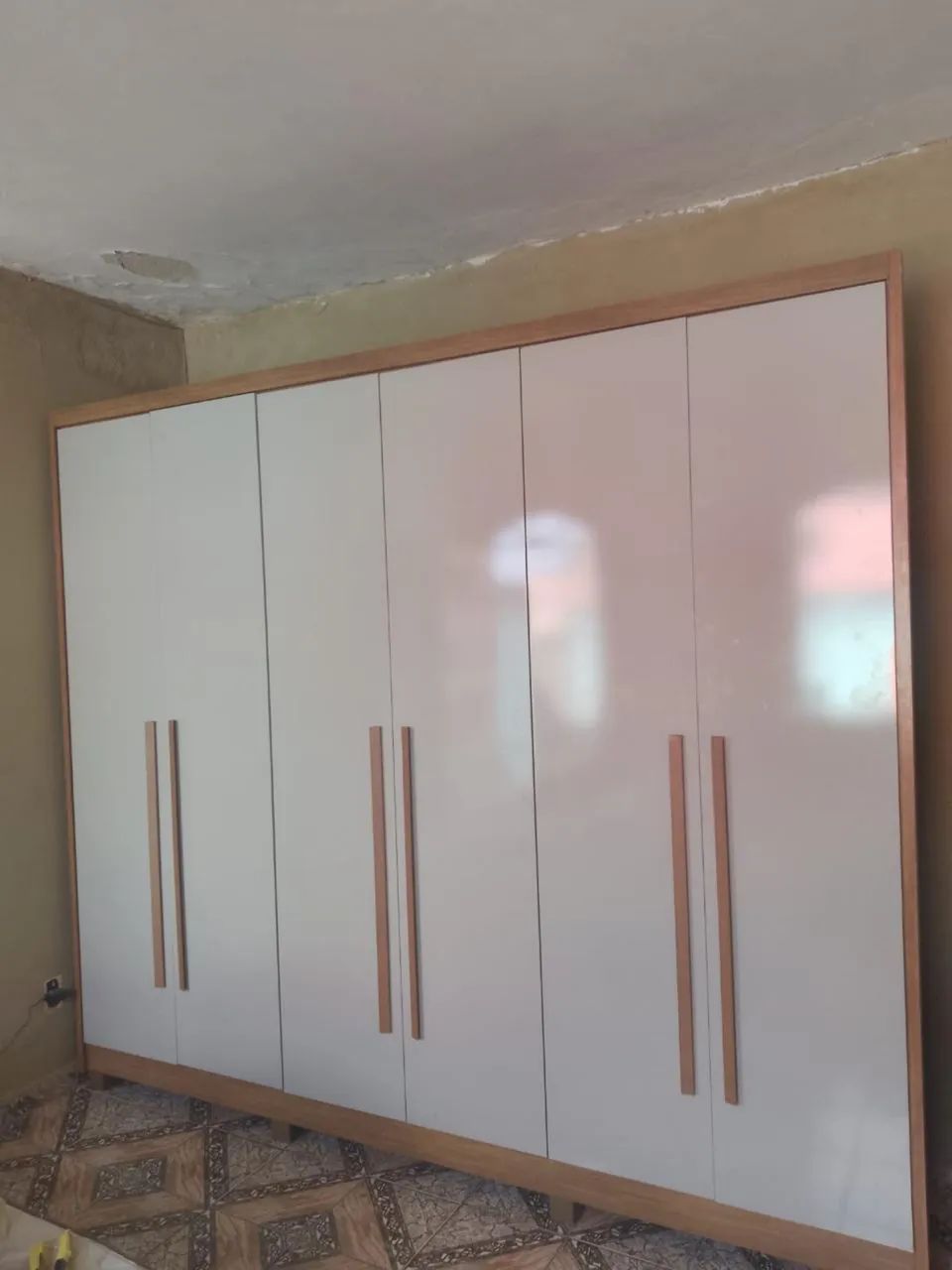 Vende-se Guarda-Roupa com 6 portas 