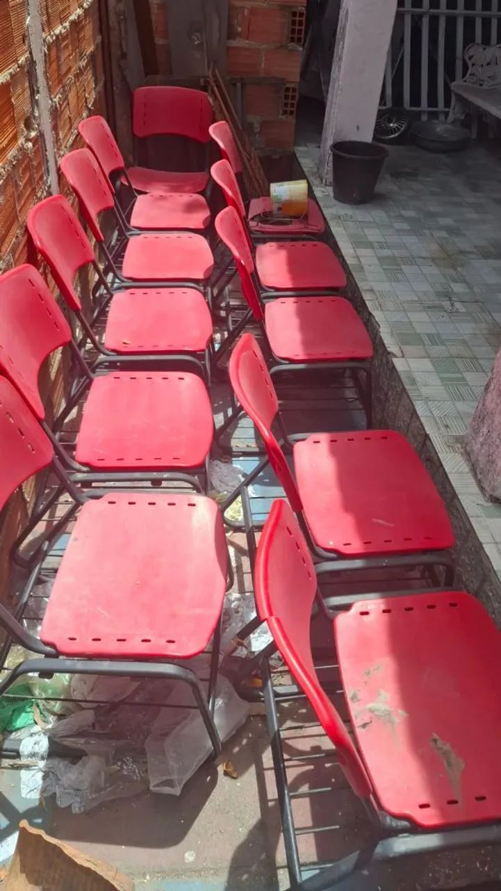 Vende-se Conjunto de Cadeiras Escolares