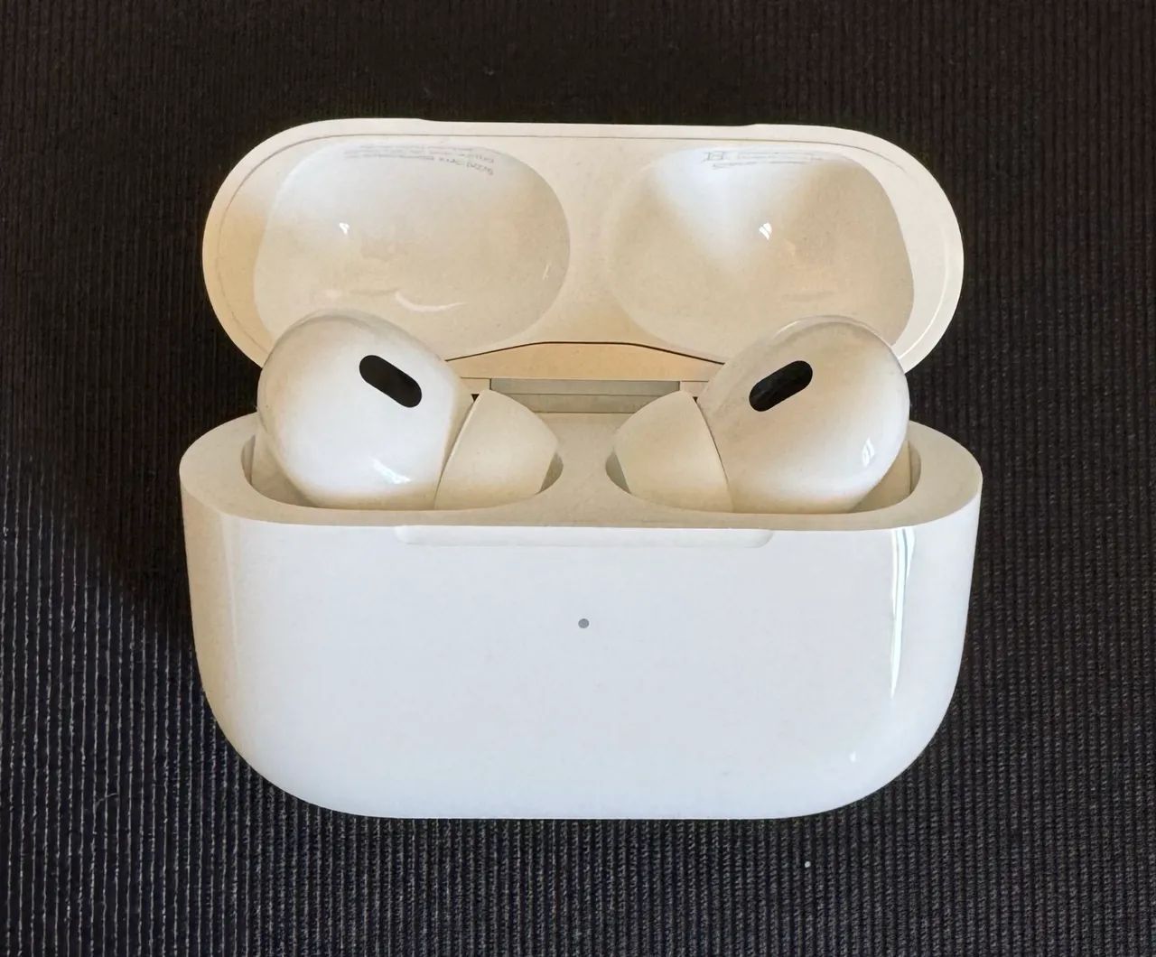 Apple AirPods Pro 2 本体　Lightning AirPods Pro (2ª geração) com estojo de recarga MagSafe (Lightning
