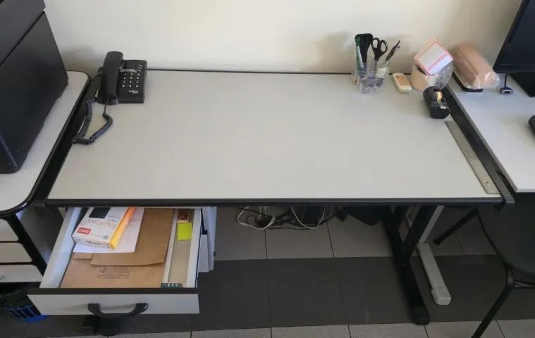 Mesa de Escritório com 3 Gavetas - Foto 3