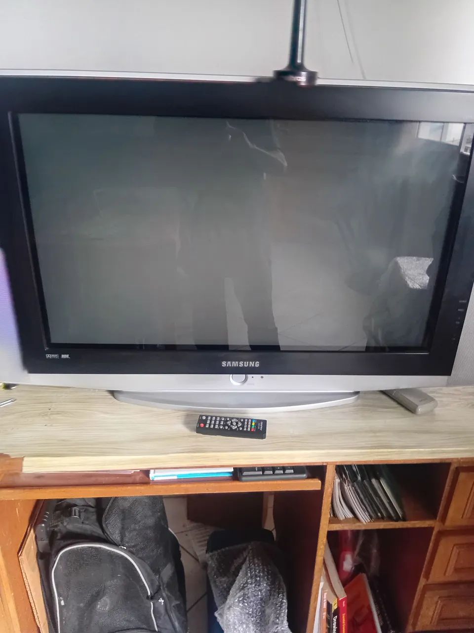 Tv Samsung 30 polegadas com conversor digital e  controle remoto 