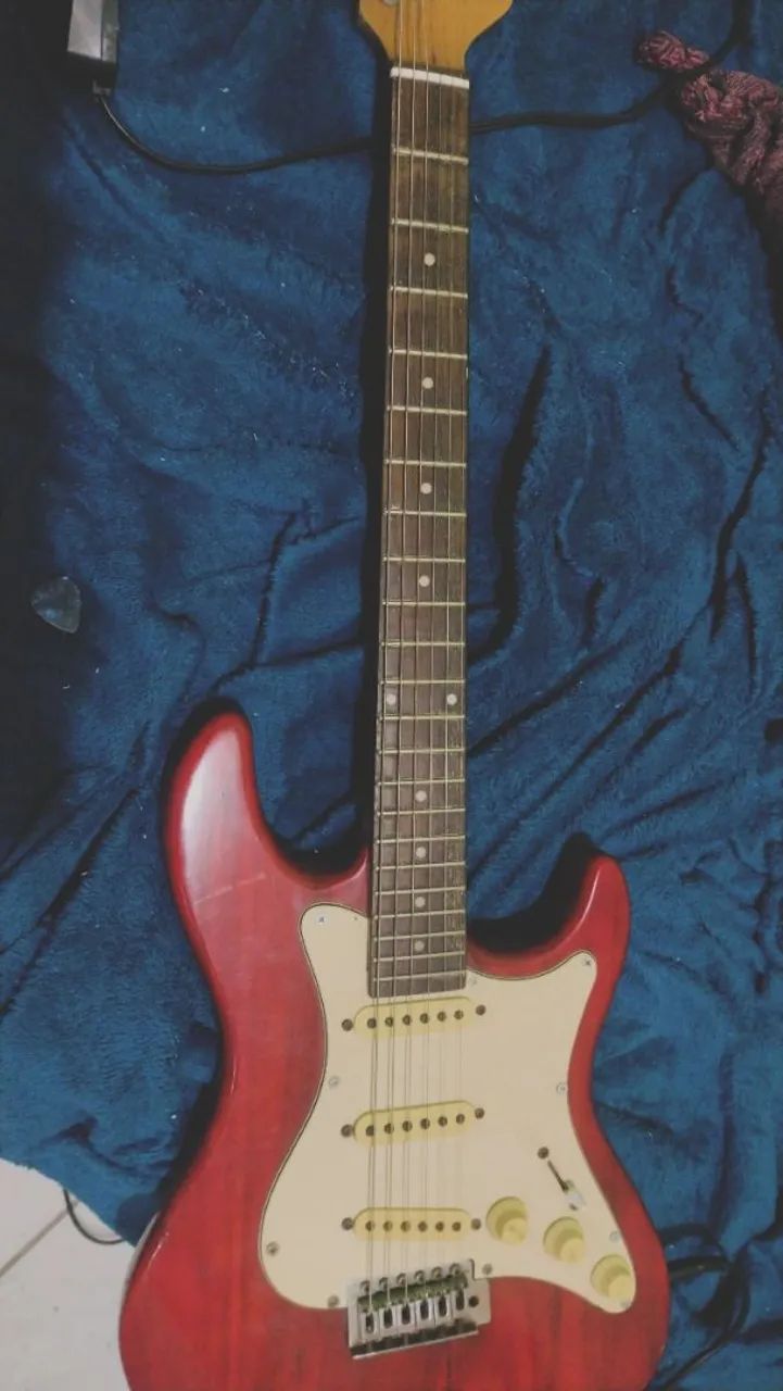 Guitarra e caixa 