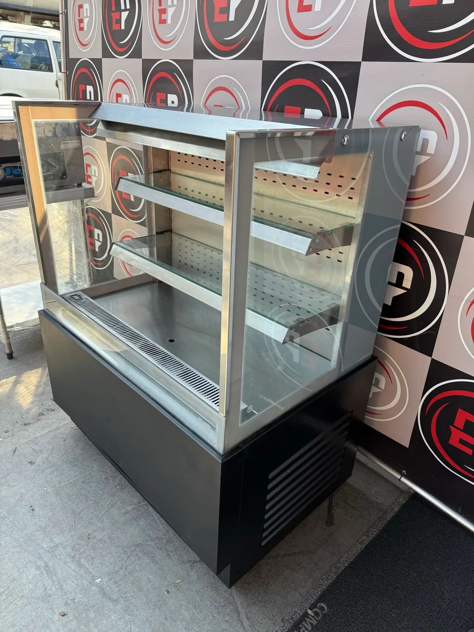 VENDO UMA VITRINE EXPOSITORA ABERTA SEMI NOVA - Foto 3