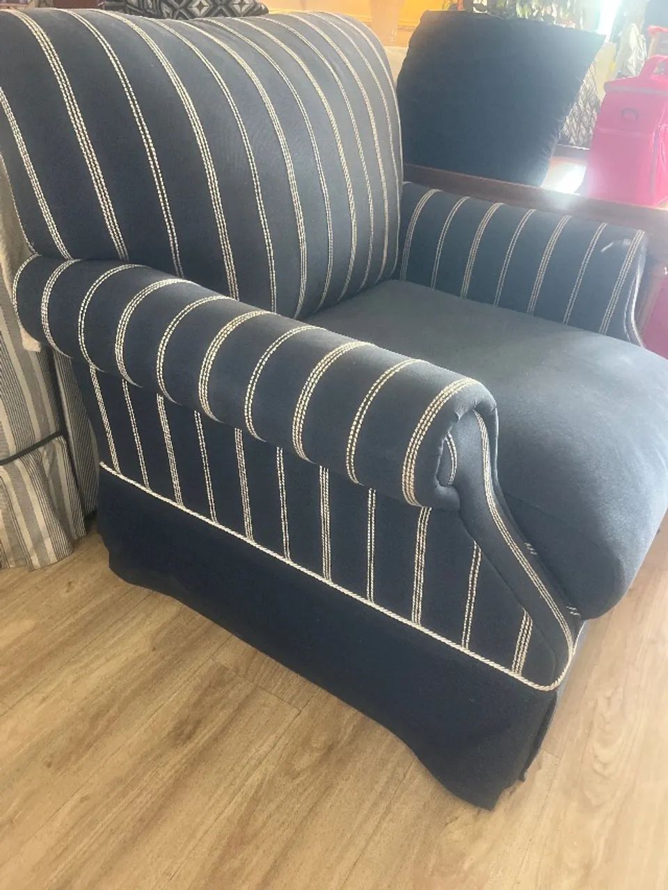 Poltrona- Estilo Clássico para sala de estar 