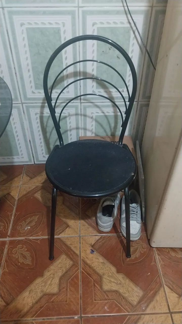 Mesa de vidro com 4 cadeiras - Foto 3