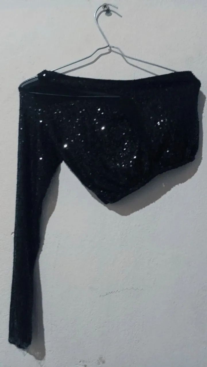 Roupas semi novas. 