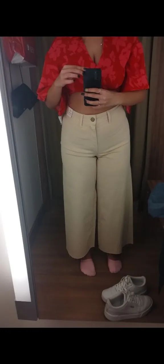Calça bege estilo pantacour Renner tamanho 40