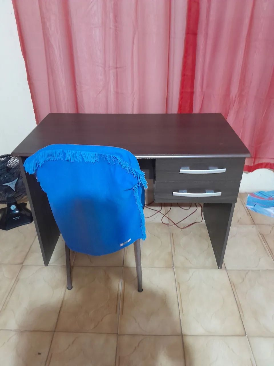 Escrivaninha com cadeira 