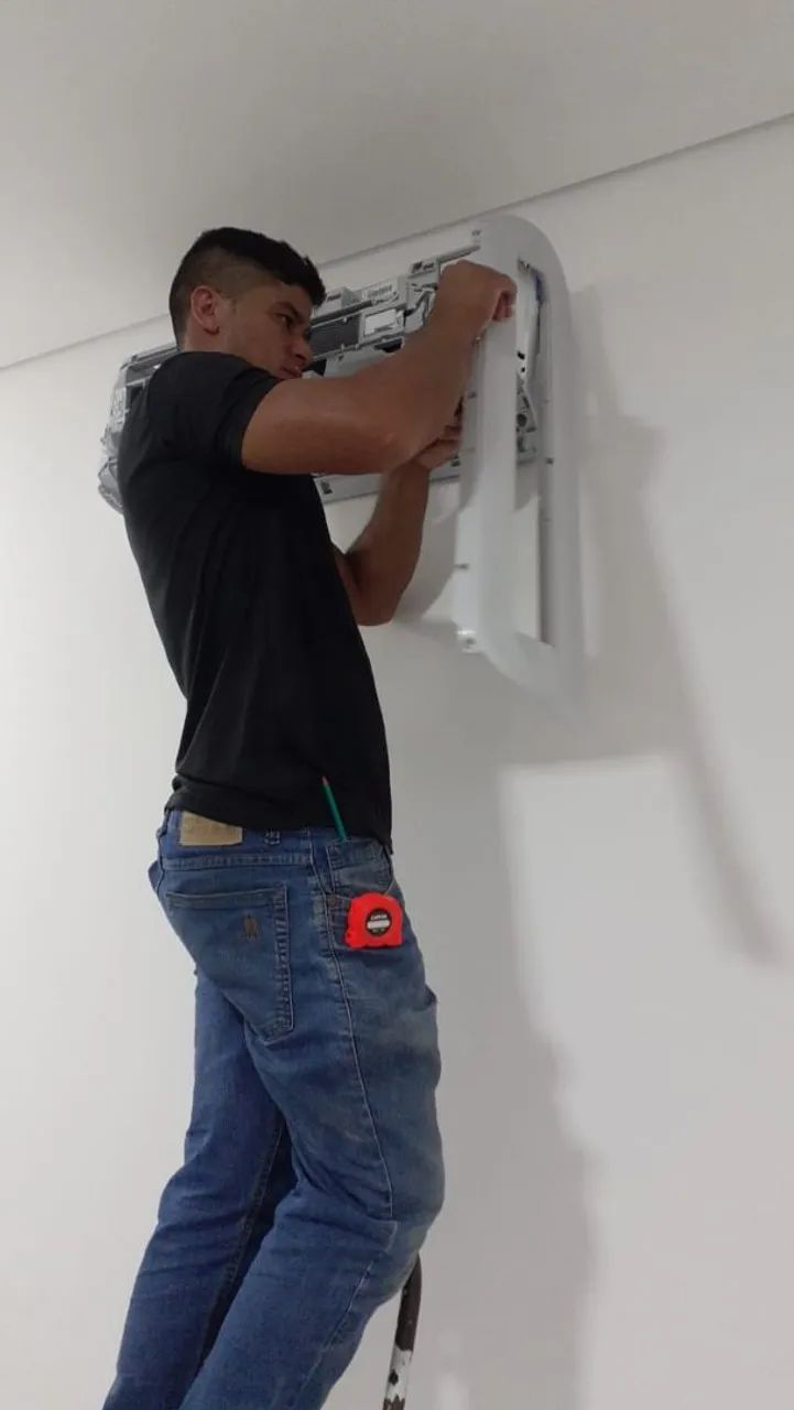 Eletricista de reparos 