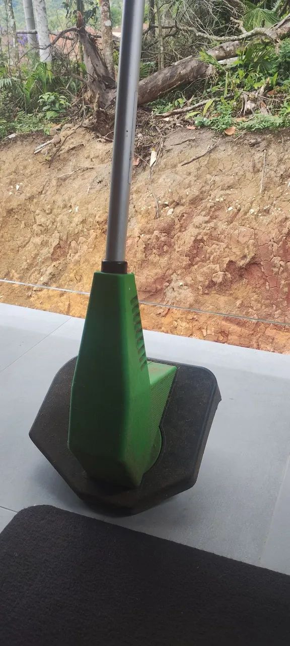 Roçadeira elétrica 