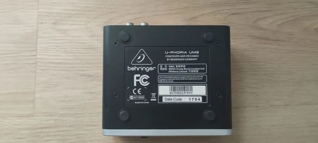 Interface de Audio Behringer UM2 USB - Foto 4