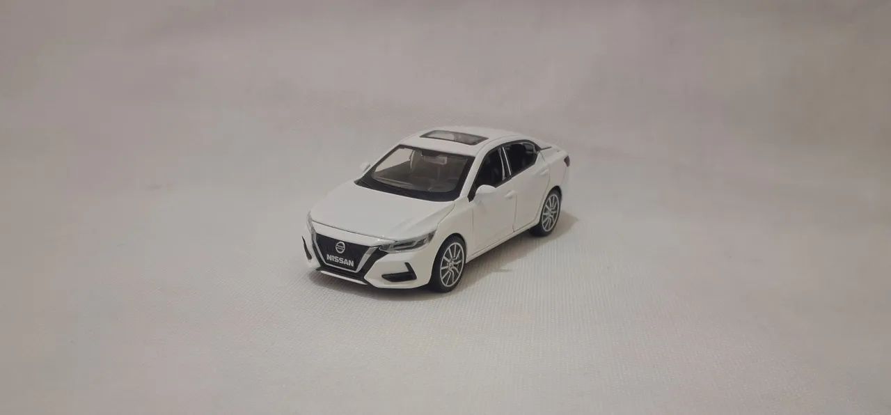 Nissan Sentra em metal- coleção 